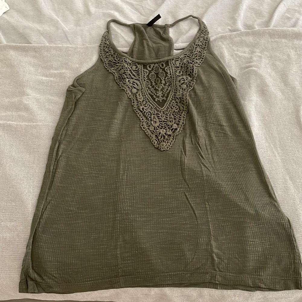 T-shirt green brand only size xs